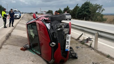 Bursa Karacabey'de Bandırma yolunda kanala düşen otomobilde 1 kişi yaralandı