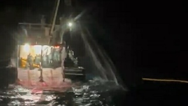 Fırtınada Bozcaada açıklarında sürüklenen gırgır teknesi balıkçılarca kurtarıldı
