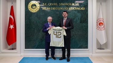Fenerbahçe Başkanı Aziz Yıldırım, Çevre Bakanı Kurum'a Bakanlıkta ziyarette bulundu