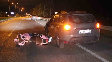 Ciple çarpışan motosiklet yaklaşık 20 metre sürüklendi: 1 yaralı