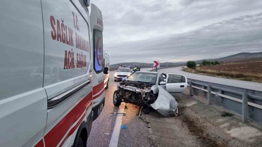 Çorum Alaca'da otomobil bariyerlere çarptı, 5 yaralının hayati tehlikesi yok