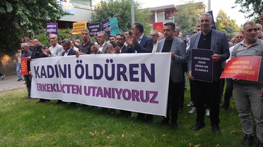 Diyarbakır'da kadın cinayetlerine karşı yürüyüşe erkekler katıldı, son ayda 4 kadın öldü