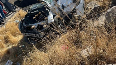 Diyarbakır Sur'da otomobil tırla çarpıştı, takla atan araçta 7 kişi yaralandı.