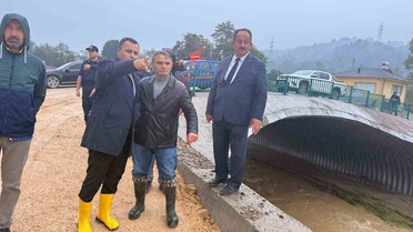 Akçakoca Kaymakamı Uzan, Esmahanım'da su baskınından etkilenen aileleri ziyaret etti