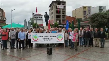Rize Pazar'da emekliler, emekli polisin AYM önündeki ölümüne 'siyasal cinayet' dedi