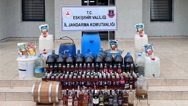 Eskişehir'de jandarma 434 litre kaçak içki ele geçirdi, şüpheli gözaltına alındı
