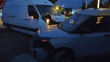 Isparta Yalvaç'ta ticari araçla hafif ticari çarpıştı, 1 yaralı hastaneye kaldırıldı