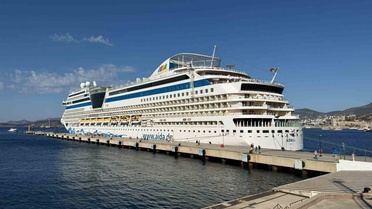 AIDAblu kruvaziyeri 2 bin 243 yolcuyla Bodrum'a ulaştı, akşam Girit'e gidecek