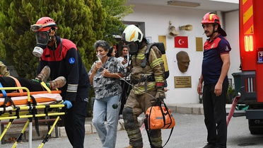 İzmir Urla'da okuldaki yangın tatbikatında mahsur kalan öğrenci kurtarıldı