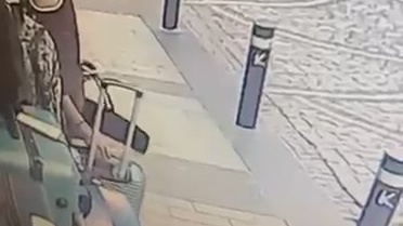 Kadıköy'de 28 Eylül'de valizi alıp uzaklaşan kadın güvenlik kamerasına yakalandı