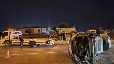 Kahramanmaraş'ta Batı Çevre Yolu'nda takla atan otomobilde 3 kişi yaralandı.