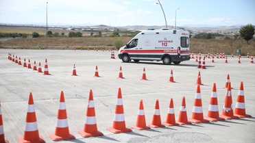 Kars'ta 17 gönüllü sağlık çalışanına 3 günlük UMKE, 21 kişiye sürüş eğitimi verildi