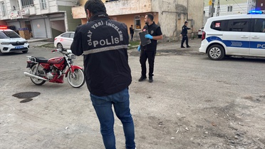 Kars'ta motosikletli saldırgan, anne ile oğlunu yaralayıp motosikleti bırakarak kaçtı