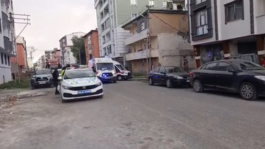 Kars'ta motosikletli saldırgan, 1'i kadın 2 kişiyi ayaklarından vurdu
