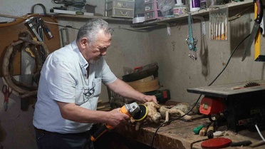 Kastamonu'da emekli usta, son 5 yıldır ağaç köklerini süs eşyasına dönüştürüyor