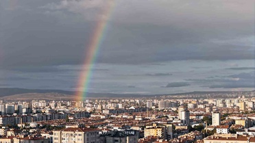 Kayseri'de akşam yağmurunun ardından beliren gökkuşağı dronla görüntülendi