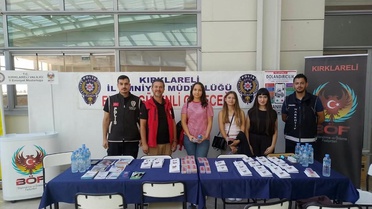 Kırklareli'de polis, yaklaşık 3 bin 500 üniversite öğrencisini bilgilendirdi