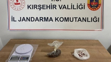 Kırşehir Kaman'da operasyonda 12 hap, 55 gram uyuşturucu ve terazi ele geçirildi