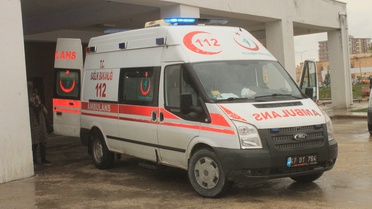Mardin Midyat'ta kontrolden çıkan minibüs devrildi, 3'ü çocuk 8 kişi yaralandı