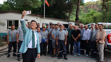 Marmaris Belediye Başkanı Ünlü, temizlik personelini ziyaret edip teşekkür etti