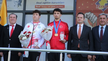 Muğla'da iki öğrenci, dünya ve Avrupa şampiyonlukları için madalyayla ödüllendirildi