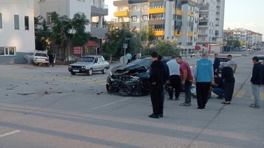 Osmaniye'de 2 otomobilin çarpıştığı kazada 3 kişi yaralandı