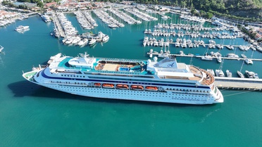 Kruvaziyer Astoria Grande, 368 yolcu ve 352 personelle Marmaris'e yanaştı