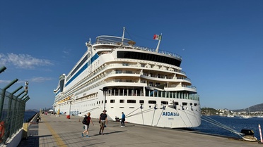 Bodrum Limanı'na yanaşan AIDAblu kruvaziyeri 2 bin 243 turist getirdi