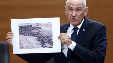Slovenya Başbakanı Jansa'dan parlamentoda büyük fiyasko: Gazze fotoğrafını Sudan diye gösterdi