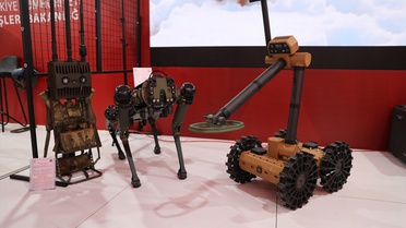 Jandarmanın mayın tespit aracı ve dört bacaklı robotu Şanlıurfa'da tanıtıldı