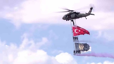 TEKNOFEST Güneydoğu'da T-70'le iplere tutunan Özel Harekat polisleri bayrak açtı