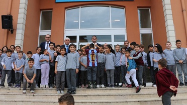 Trabzon Of Kaymakamı Akça, İsmail Yıldırım İlkokulu'nda öğretmenlere teşekkür etti