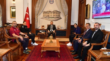 Trabzon Valisi Şahin, Avrupa şampiyonu boksörler Kethüda ve Sürmeneli'yi kabul etti