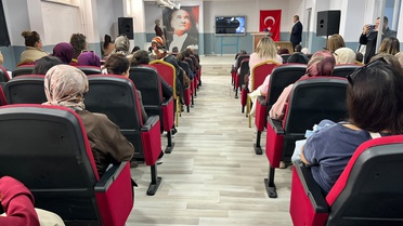 Vali Duru, bağımlılıkla mücadelede aile ve eğitimcilere sorumluluk düştüğünü söyledi