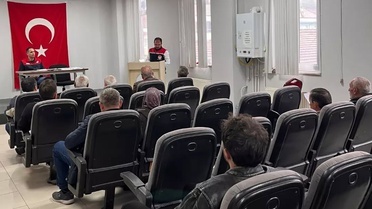 Düzce Yığılca'da kanatlı yetiştiricilerine yönetmelik bilgilendirmesi yapıldı