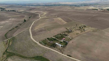 Yozgat'ta emekli öğretmen Karakoç, 14 dönümlük bozkırı 15 yılda yeşil vahaya çevirdi