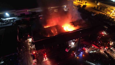 Adana Seyhan'da haldeki yangın 21 iş yerine daha sıçradı, 22 iş yeri küle döndü