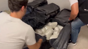 Adana'da düzenlenen operasyonda 100 kilo esrar ele geçirildi, 3 şüpheli tutuklandı