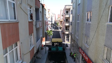 Akdeniz'de 400 metrelik yol yenilenirken Akdeniz Kaymakamı Beşikci inceleme yaptı