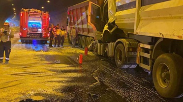 Aydın-İzmir otobanı Selatin Tüneli'nde tırlar çarpıştı, bir kişi yaralandı