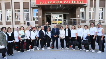 Balıkesir'de yaşlılara yönelik yürüyüş düzenlendi, Vali Ustaoğlu da kortejde yer aldı