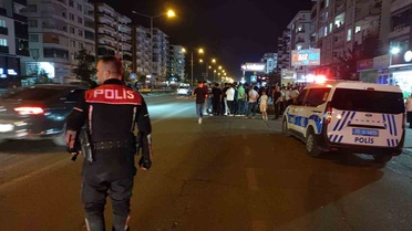Batman'da yaya geçidinde 2 kişi yaralandı, biri ağır; kaza anı kameraya yansıdı