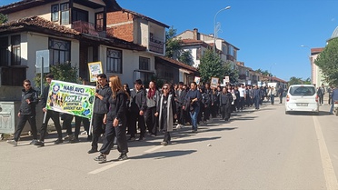 Bilecik Pazaryeri'nde Nabi Avcı MTAL öğrencileri Dünya Yürüyüş Günü'nde 3 km yürüdü