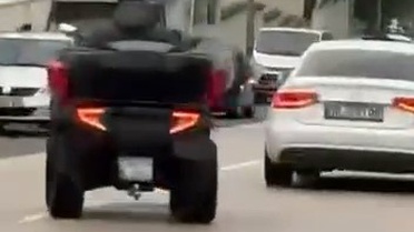 Bursa Nilüfer'de ATV'li sürücünün trafikte drift ve makas anları kameraya yansıdı