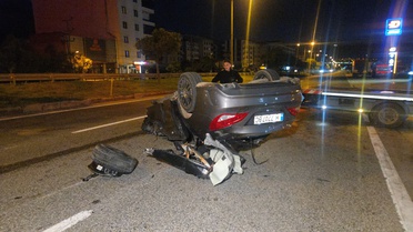 Bursa Orhangazi'de otomobil 250 metre savrulup takla attı, 1'i ağır 3 kişi yaralandı