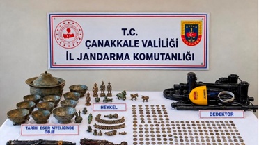 Çanakkale Ezine'de jandarmanın kaçakçılık operasyonunda 179 sikke ele geçirildi