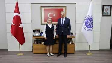NKÜ Rektörü Şahin, CHP'li Yontar'a Namık Kemal'in iki ciltlik eserini takdim etti