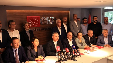 CHP'li Sarı, Mersin'deki 3 belediye başkanına destek için heyet kurduklarını açıkladı