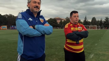 Kayserispor antrenmanına konuk olan down sendromlu Mehmet Taşdemir taktik verdi