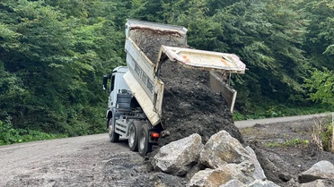 Düzce Kaynaşlı'da ikinci heyelan bölgesinde İl Özel İdaresi yolu güçlendirdi